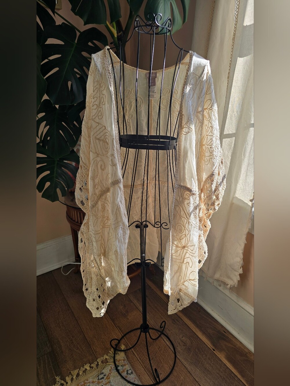 Chico's Cream Lace Embroidered Kimono